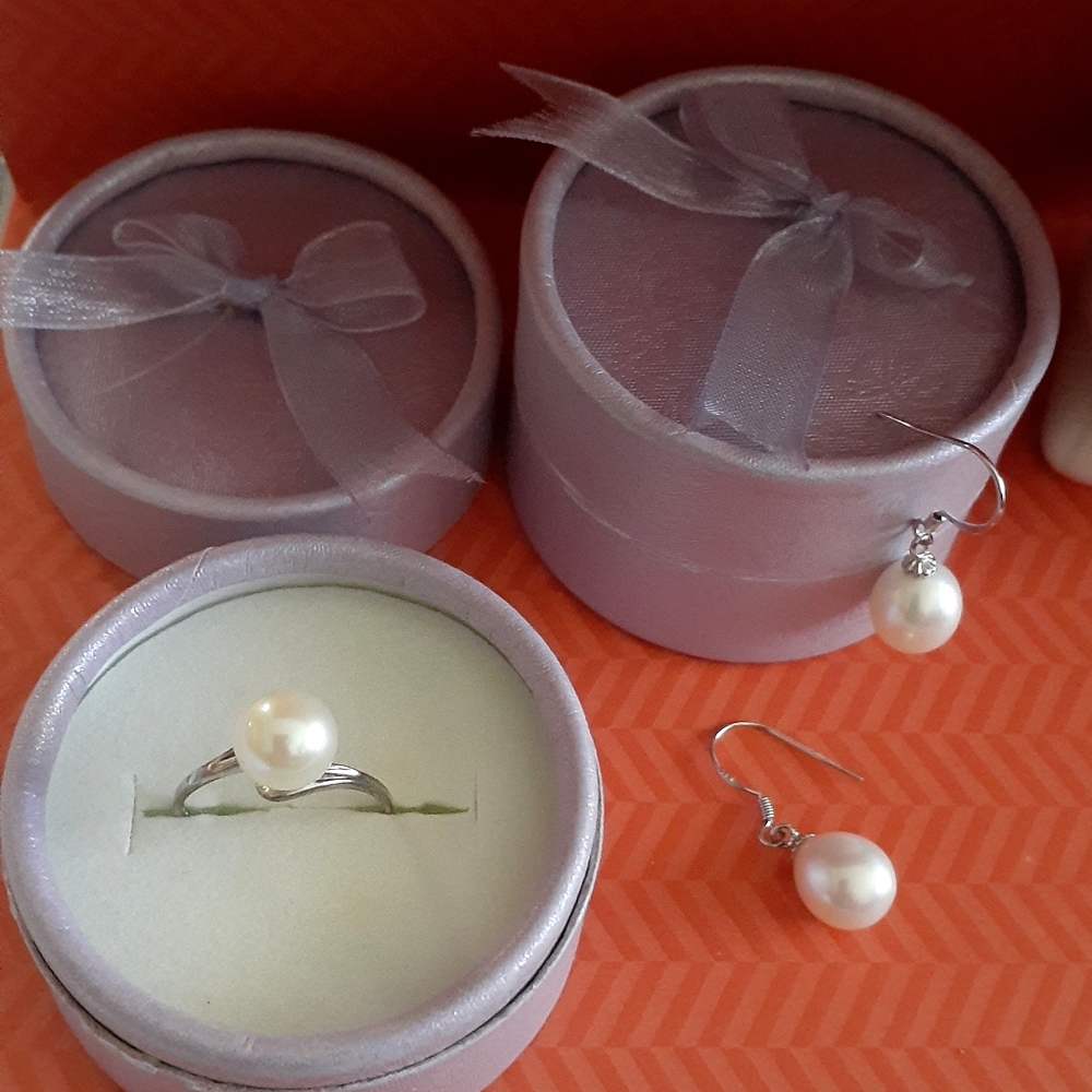 SET OF EARRINGS & RING 💮  Fresh Water Pearls NEW